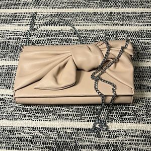 Bow clutch